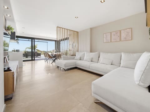 CASA CON PISCINA Y ACABADOS DE ALTA CALIDAD CON VISTAS PANORÁMICAS — 5
