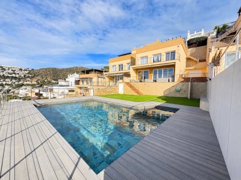 ESPECTACULAR CASA CON PISCINA I VISTA PANORAMICA A ROSES — 2