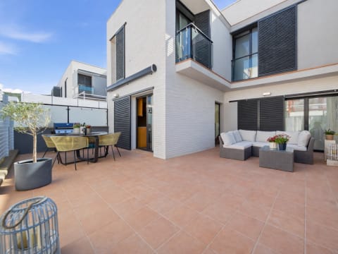 Casa en pleno centro de Roses con jardín y piscina comunitaria — 3