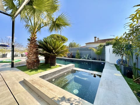 Espectacular casa con piscina en el centro de Empuriabrava — 2