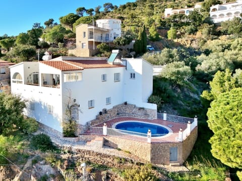 Villa con espectaculares vistas a la bahía de Roses y piscina privada — 2