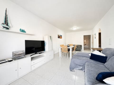 ACOJEDOR APARTAMENTO CON LICENCIA TURÍSTICA EN EMPRUIABRAVA — 3