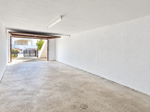Casa adosada con piscina en Puig Rom — 5