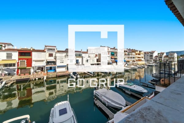 Moderna casa en Empuriabrava con amarre de 9m  en Empuriabrava
