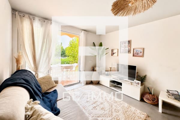 Apartamento con piscina a pocos pasos de la playa en Empuriabrava en Empuriabrava