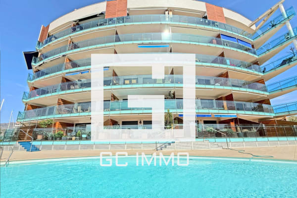 Espectacular apartamento con piscina en Santa Margarita en Roses