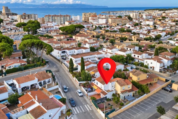 Casa a solo 300 metros de la playa, con dos terrazas y vistas despejadas en l'Escala