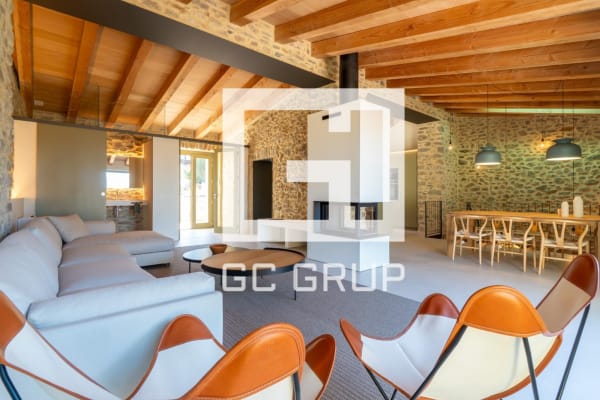 Chalet independiente en venta en Palau Savardera en 