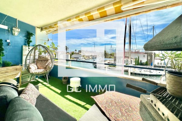Apartamento con vistas a los canales en Empuriabrava en 