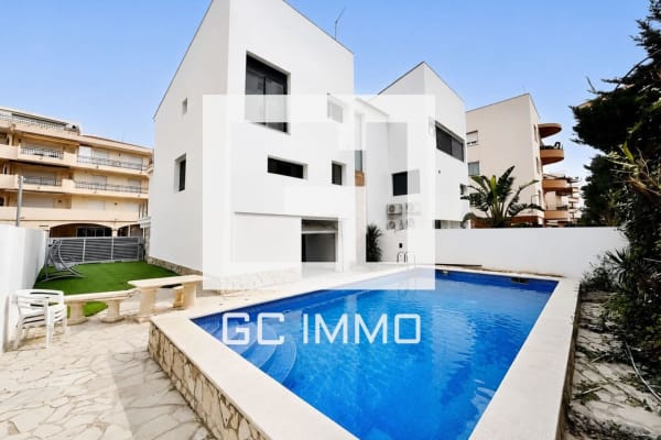 Chalet independiente en venta en Calle de la Roca Negra en Roses