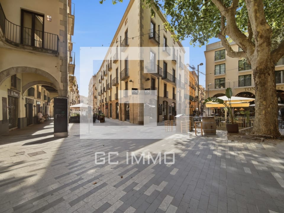 Edificio en venta en Figueres — 1