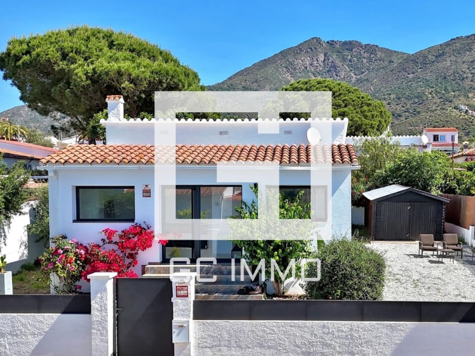 Villa independiente reformada de 3 dormitorios en Roses — 1