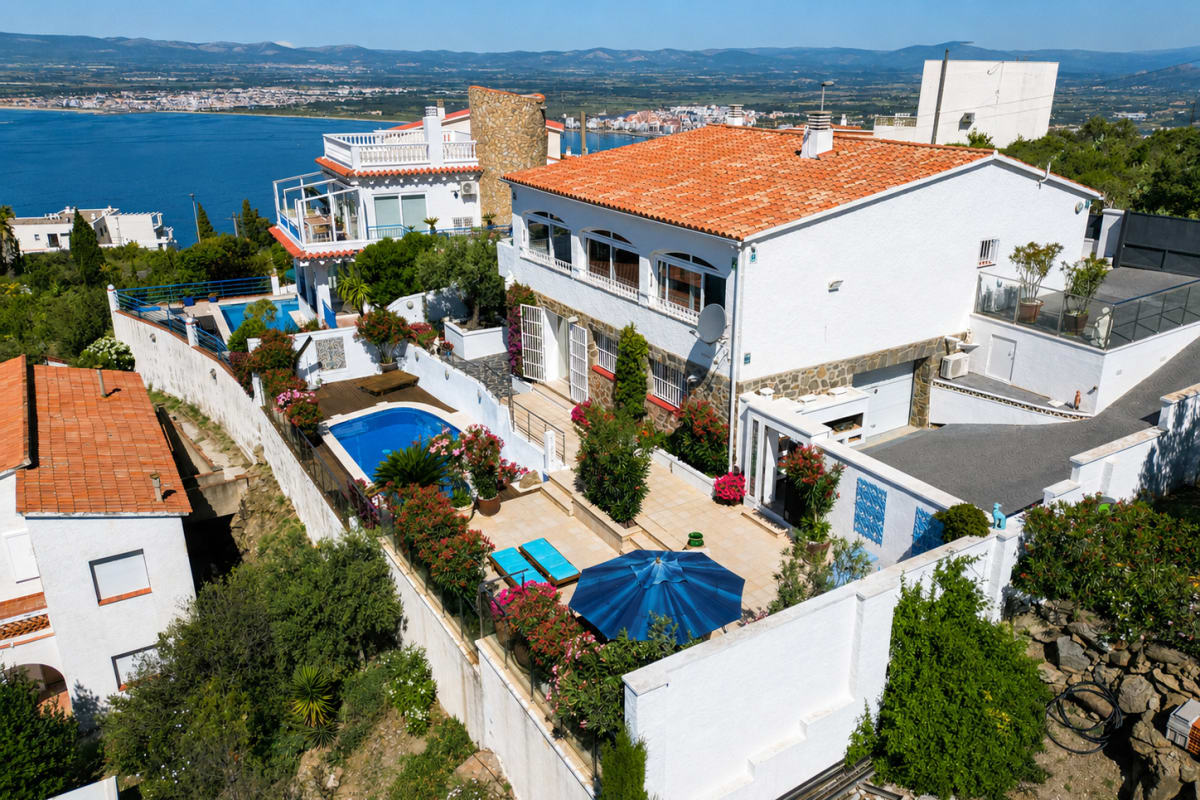 Casa única con vistas panorámicas al mar en el Puig Rom — 4