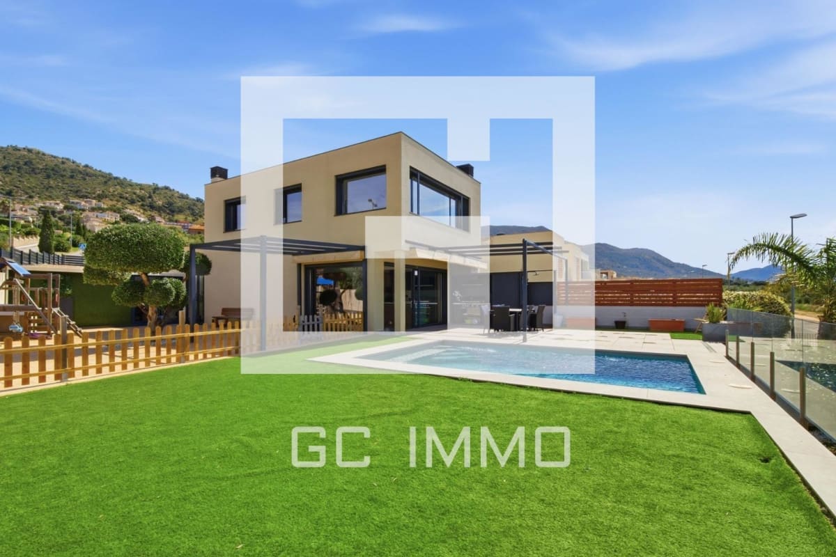 CASA CON PISCINA Y ACABADOS DE ALTA CALIDAD CON VISTAS PANORÁMICAS — 1