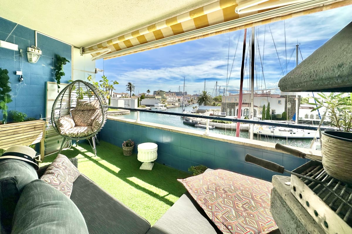 Apartamento con vistas a los canales en Empuriabrava — 9