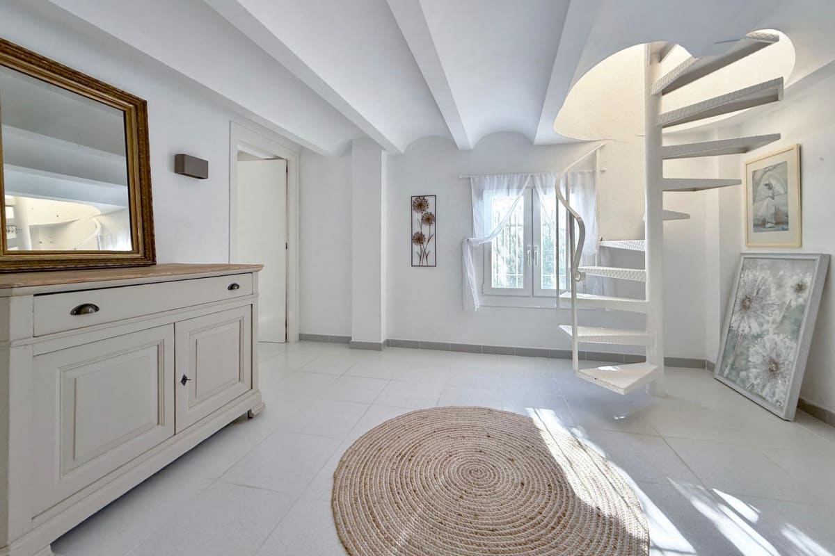 Villa con espectaculares vistas a la bahía de Roses y piscina privada — 23