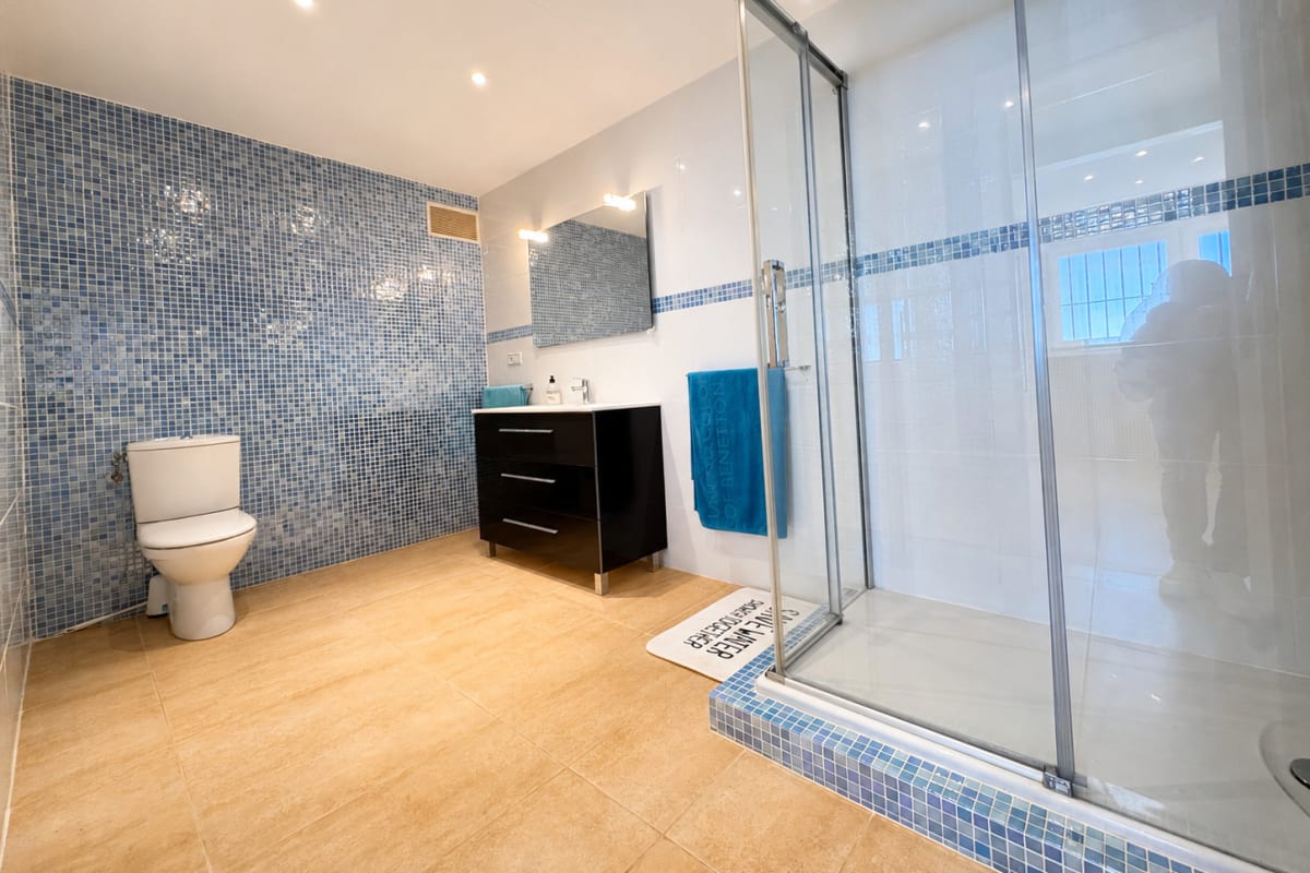 Casa única con vistas panorámicas al mar en el Puig Rom — 35