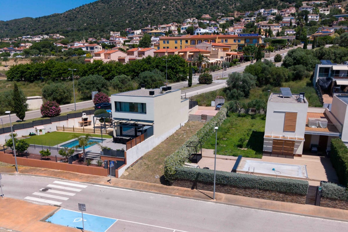 Terreno edificable en Palau-saverdera con vistas espectaculares y bajo coste de construcción — 15