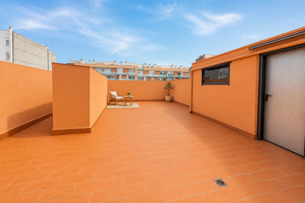 ACOJEDOR APARTAMENTO SITUADO EN EXCELENTE UBICACIÓN EN ROSES — 2