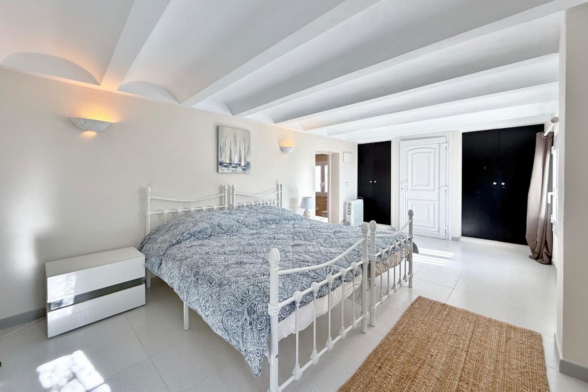 Villa con espectaculares vistas a la bahía de Roses y piscina privada — 24