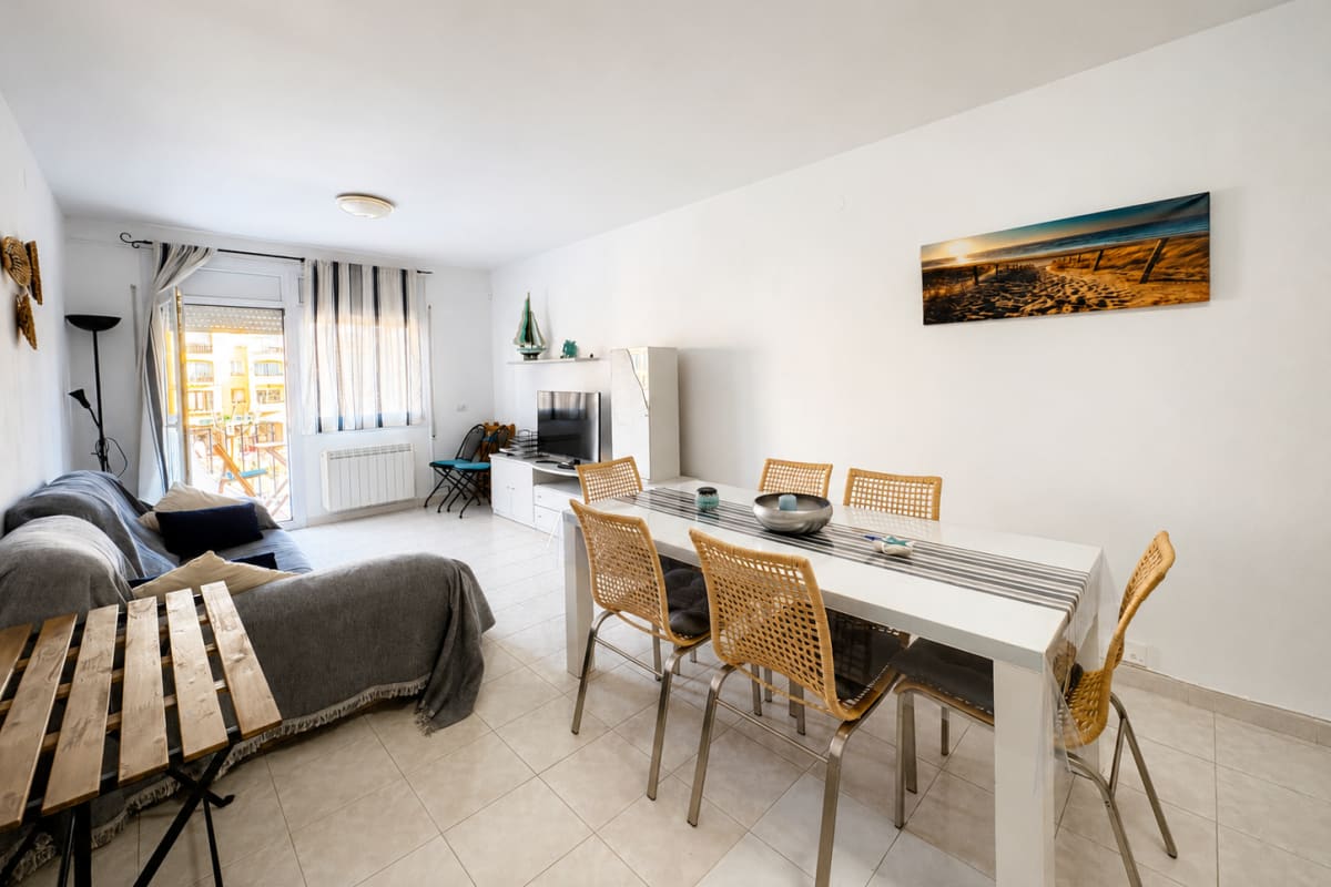 ACOJEDOR APARTAMENTO CON LICENCIA TURÍSTICA EN EMPRUIABRAVA — 4