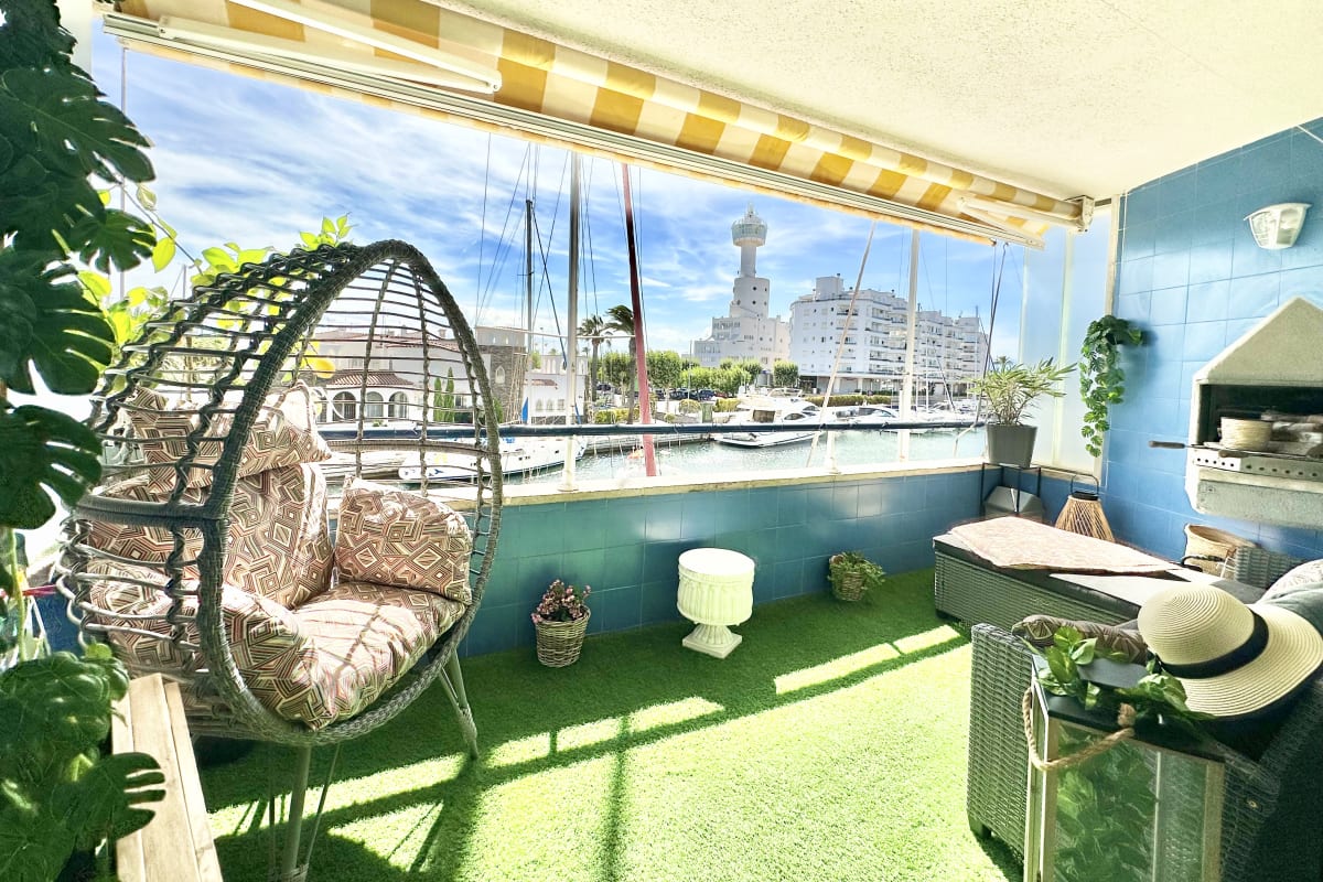 Apartamento con vistas a los canales en Empuriabrava — 2