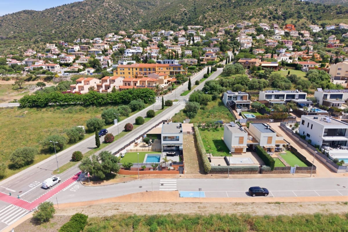 CASA CON PISCINA Y ACABADOS DE ALTA CALIDAD CON VISTAS PANORÁMICAS — 47