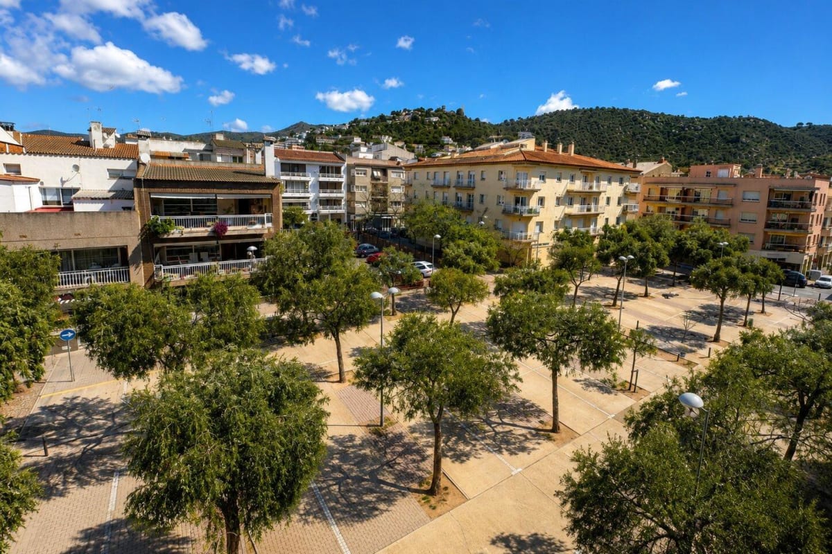 Ático dúplex en venta en el centro de Roses, a 100 m de la playa y del puerto — 4