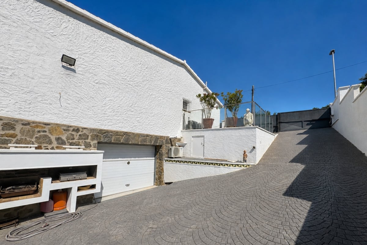 Casa única con vistas panorámicas al mar en el Puig Rom — 26