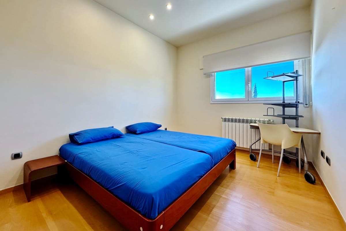 Villa de lujo con amplios espacios, piscina y gran parcela — 26