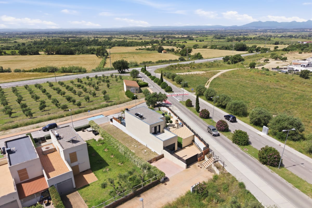 Casa con altas calidades y piscina en Palau  — 47