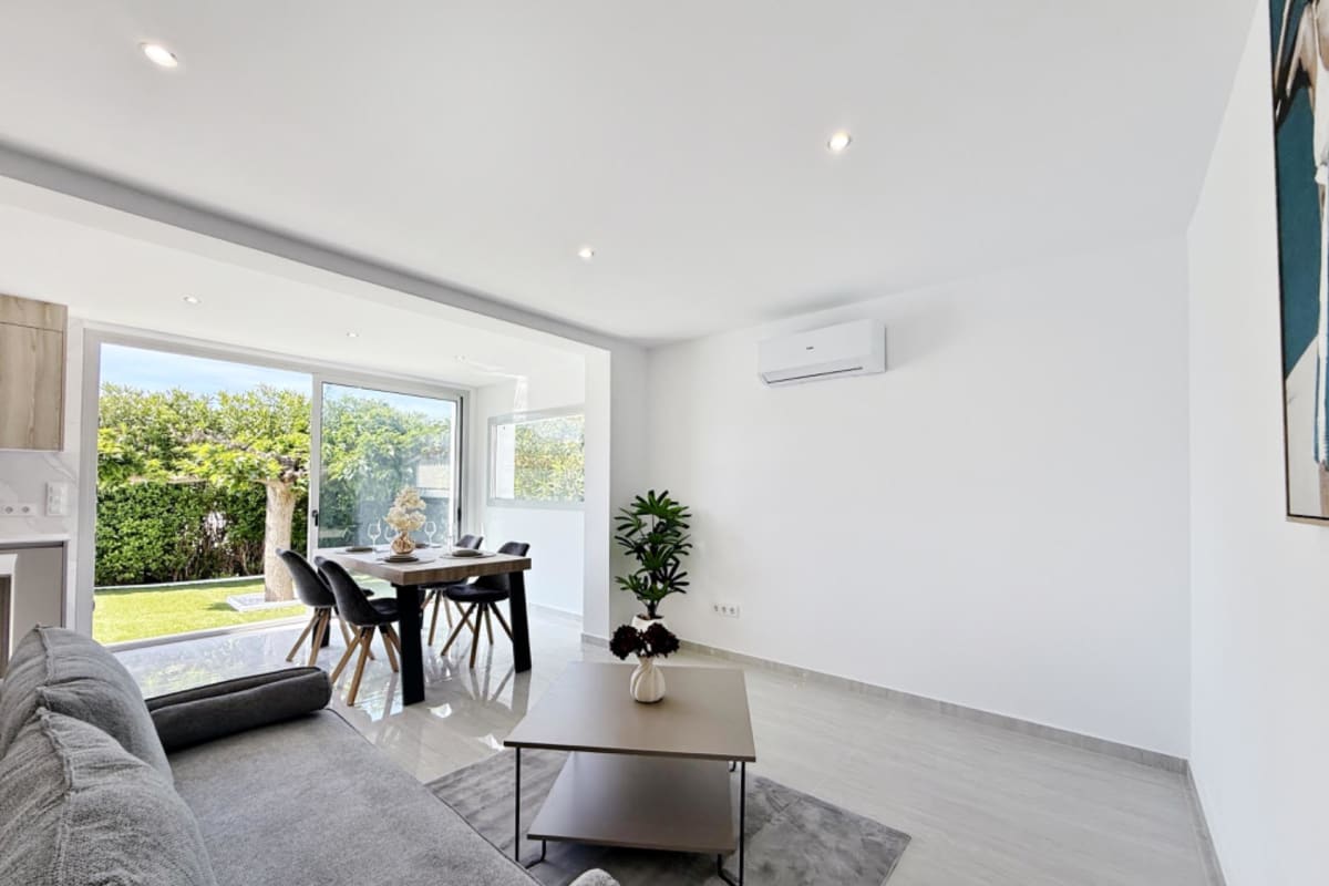 Villa de una sola planta con 3 habitaciones y piscina privada — 13