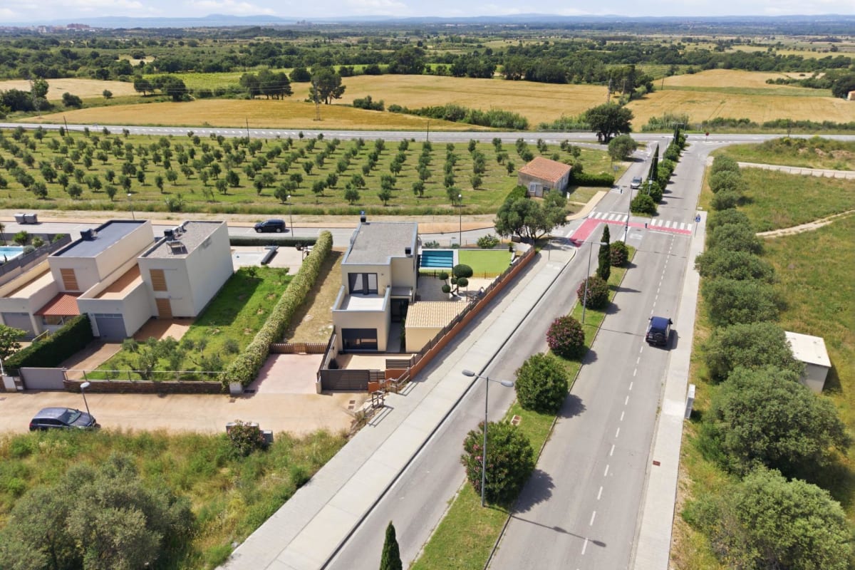 CASA CON PISCINA Y ACABADOS DE ALTA CALIDAD CON VISTAS PANORÁMICAS — 44
