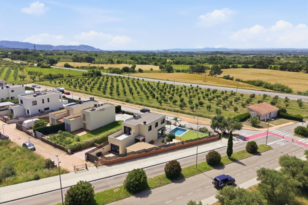 CASA CON PISCINA Y ACABADOS DE ALTA CALIDAD CON VISTAS PANORÁMICAS — 43