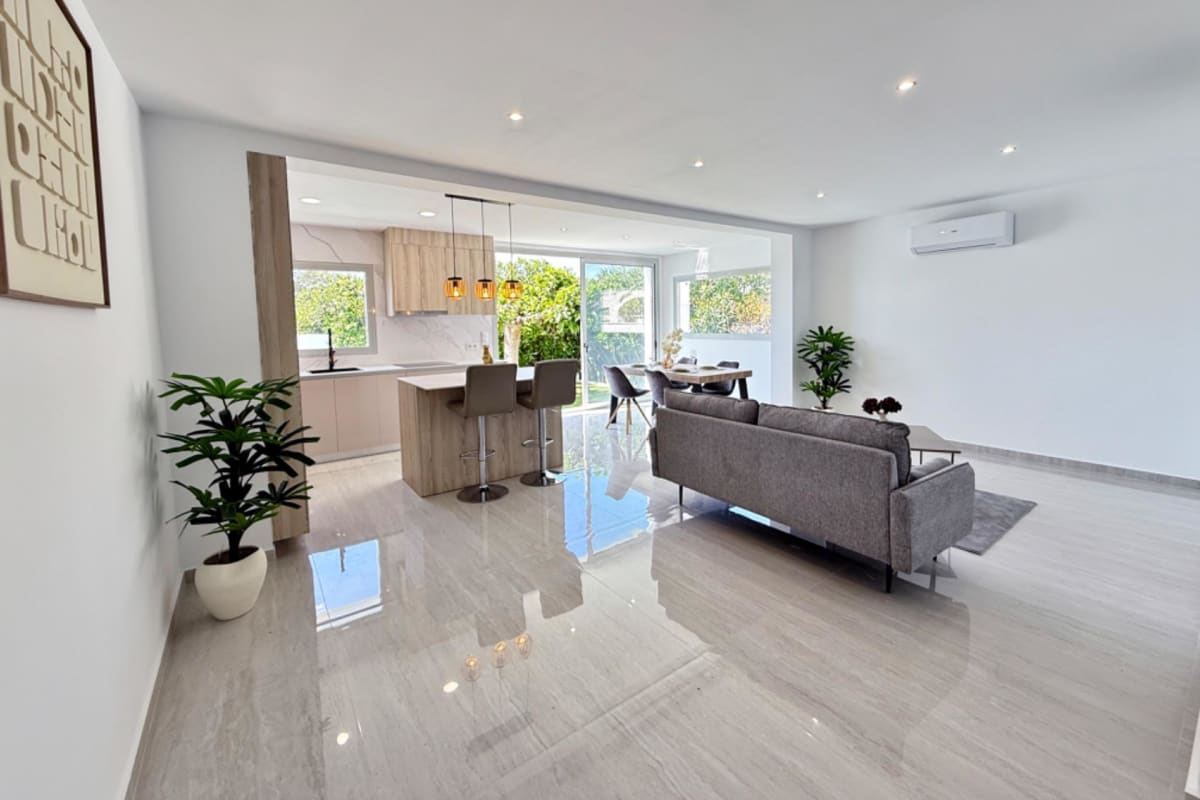 Villa de una sola planta con 3 habitaciones y piscina privada — 12