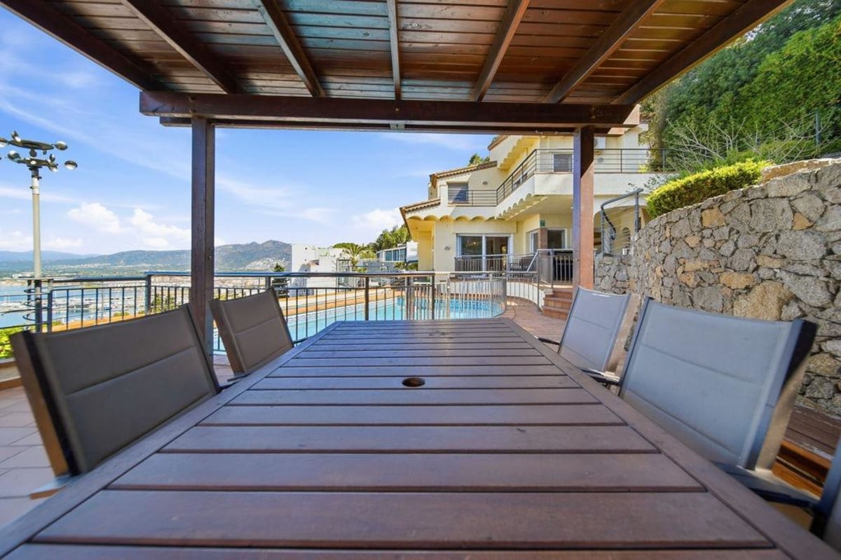 Casa con piscina con vistas panorámicas a la bahía de roses  — 23