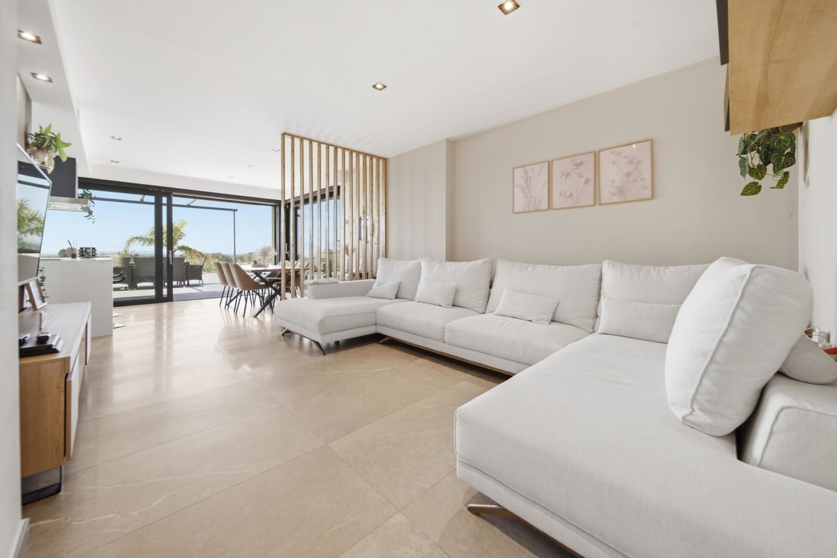 CASA CON PISCINA Y ACABADOS DE ALTA CALIDAD CON VISTAS PANORÁMICAS — 5
