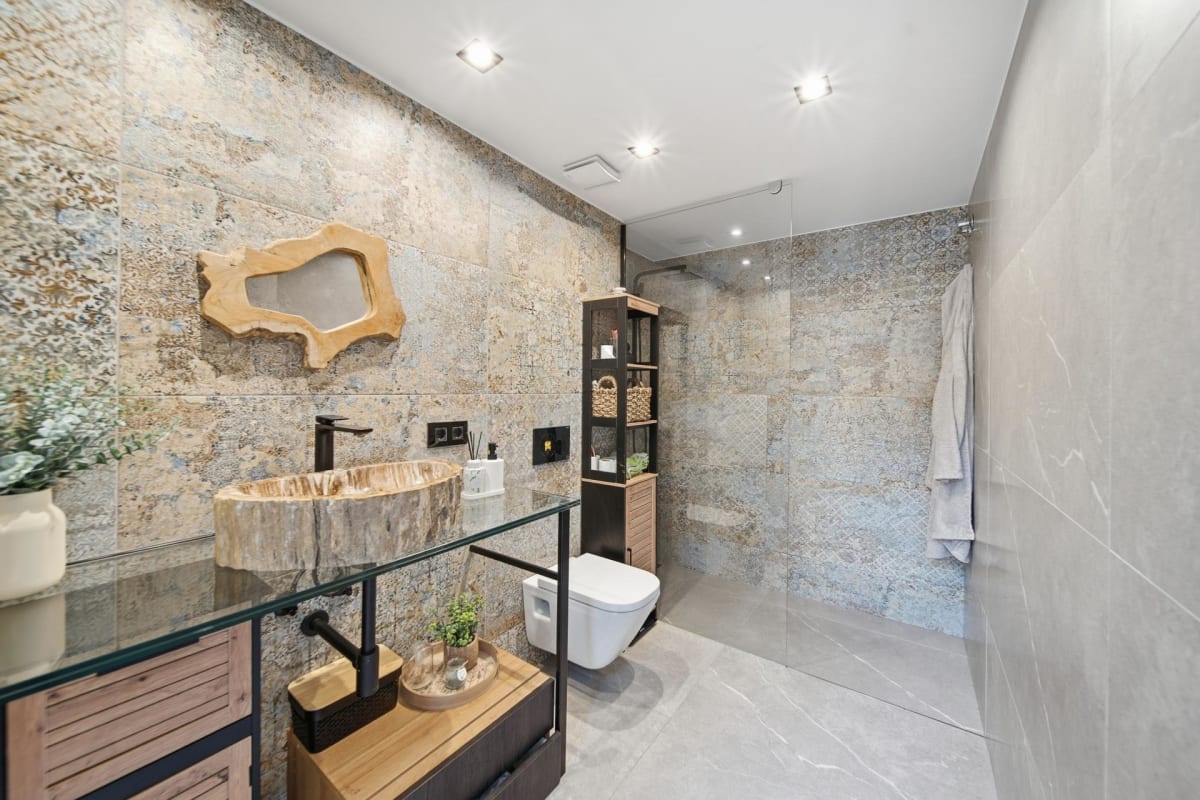 CASA CON PISCINA Y ACABADOS DE ALTA CALIDAD CON VISTAS PANORÁMICAS — 6