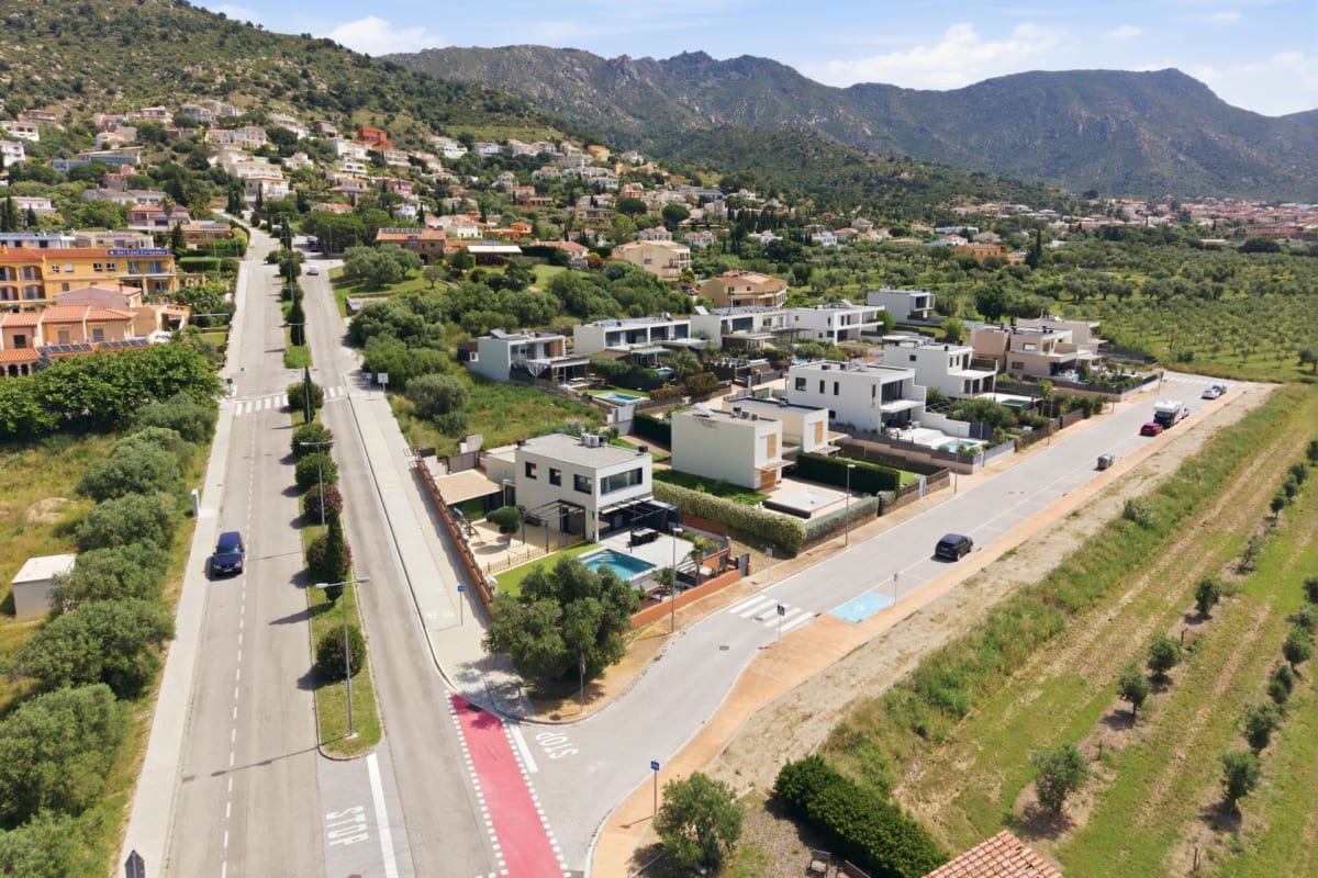 CASA CON PISCINA Y ACABADOS DE ALTA CALIDAD CON VISTAS PANORÁMICAS — 49