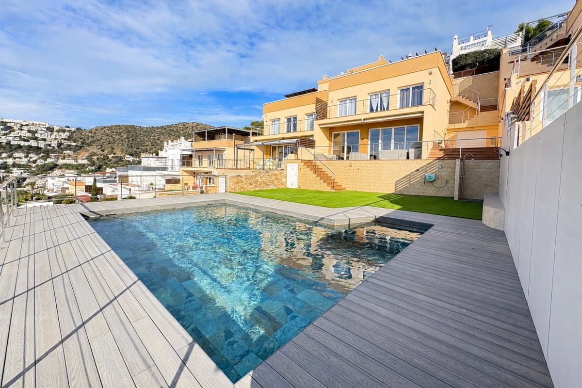 ESPECTACULAR CASA CON PISCINA I VISTA PANORAMICA A ROSES — 2