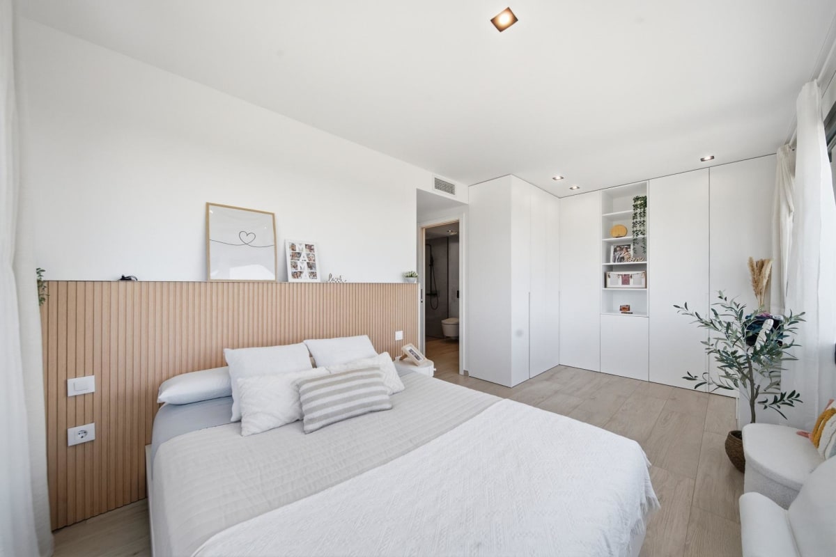 CASA CON PISCINA Y ACABADOS DE ALTA CALIDAD CON VISTAS PANORÁMICAS — 28