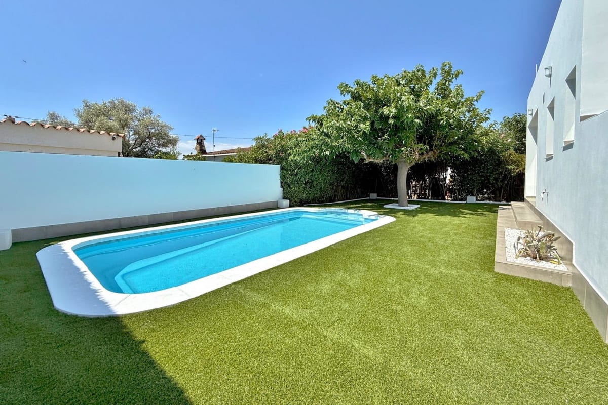Villa de una sola planta con 3 habitaciones y piscina privada — 5