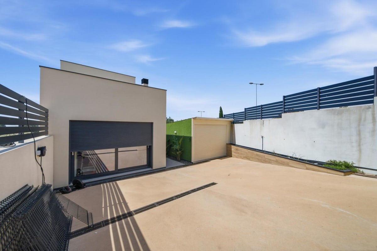 CASA CON PISCINA Y ACABADOS DE ALTA CALIDAD CON VISTAS PANORÁMICAS — 37