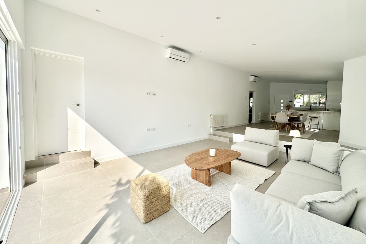 Casa de una sola planta con amarre y piscina en los canales de Empuriabrava — 31