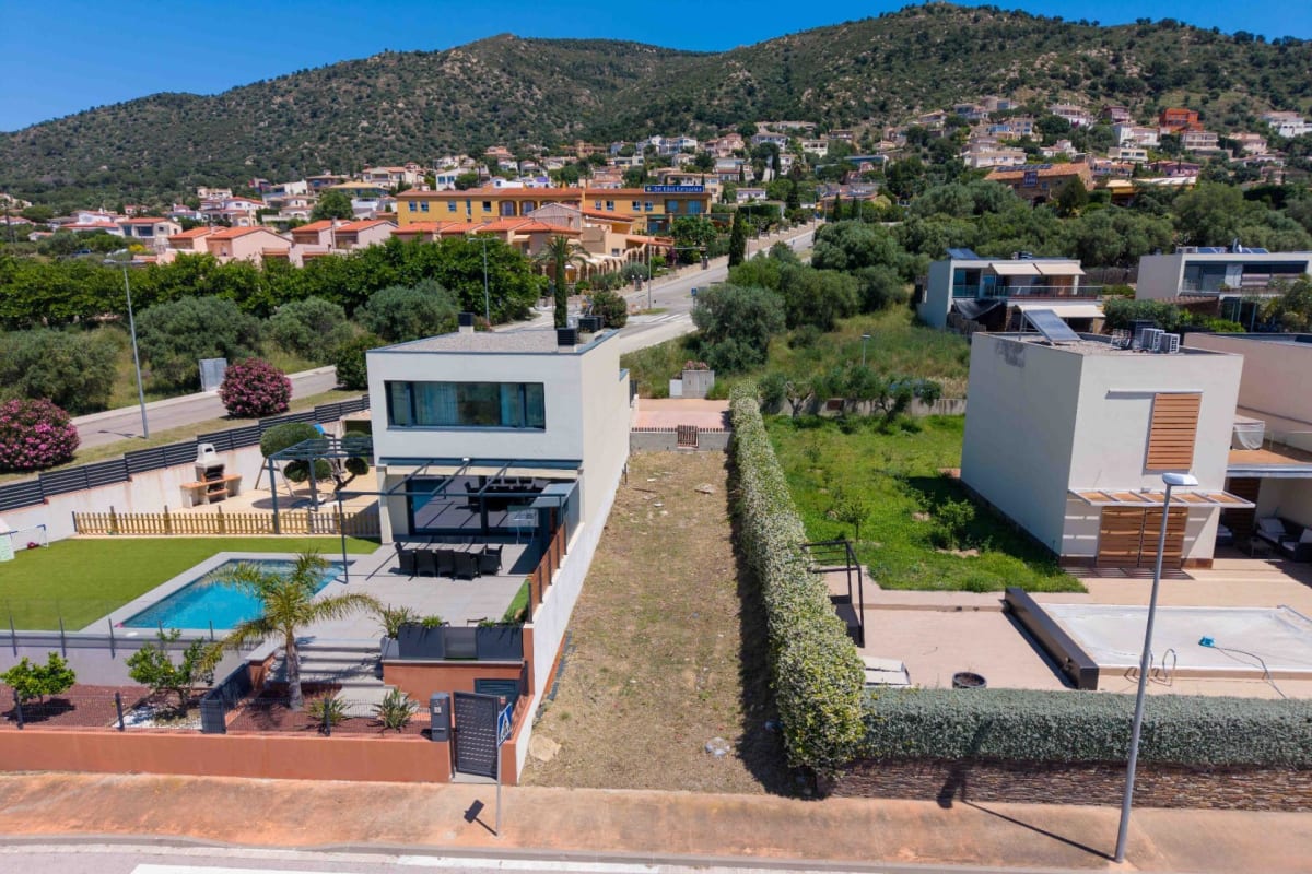 TERRENO EDIFICABLE CON VISTAS ESPECTACULARES Y BAJO COSTE CONSTRUCTIVO — 7