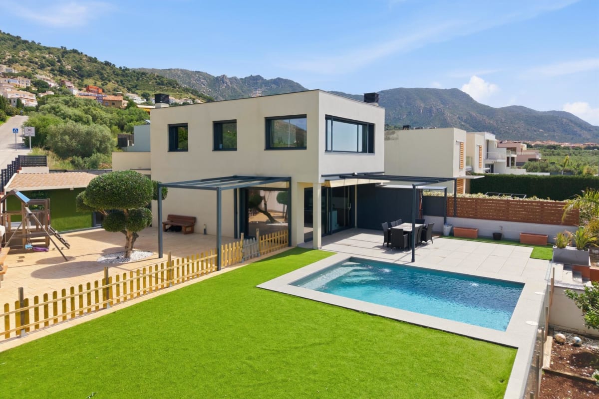 CASA CON PISCINA Y ACABADOS DE ALTA CALIDAD CON VISTAS PANORÁMICAS — 4