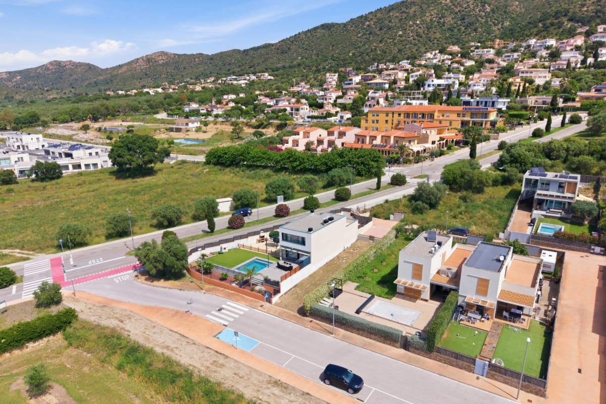 CASA CON PISCINA Y ACABADOS DE ALTA CALIDAD CON VISTAS PANORÁMICAS — 46