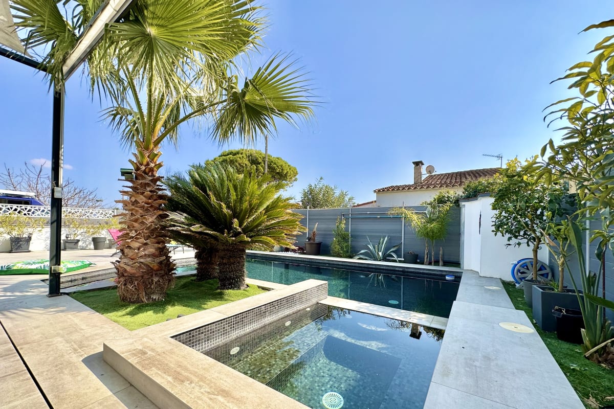 Espectacular casa con piscina en el centro de Empuriabrava — 2
