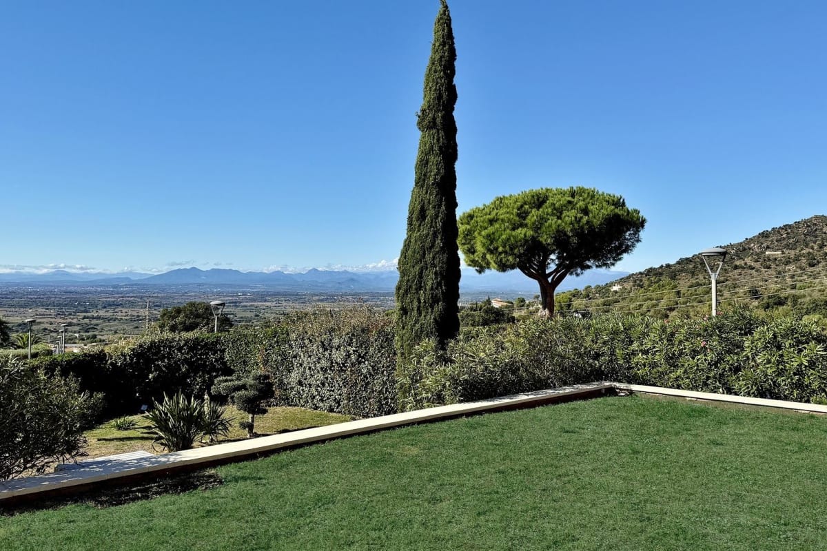 Villa de lujo con amplios espacios, piscina y gran parcela — 31