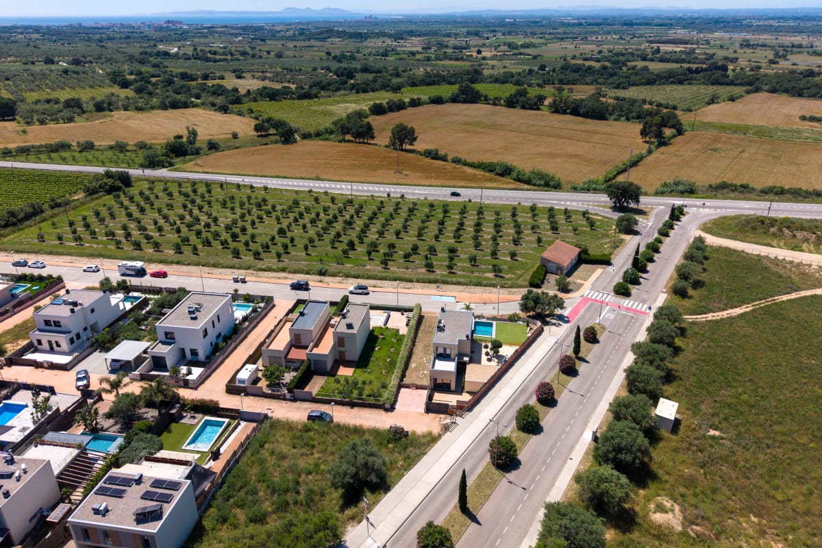 Terreno edificable en Palau-saverdera con vistas espectaculares y bajo coste de construcción — 18